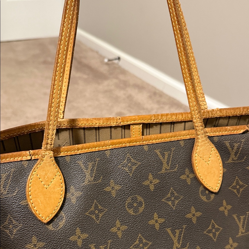 Louis Vuitton Classic Monogram Neverfull - Picture 6 of 15